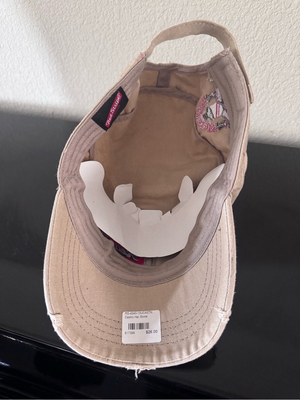 RED STRIPE HAT - Picture 5 of 7